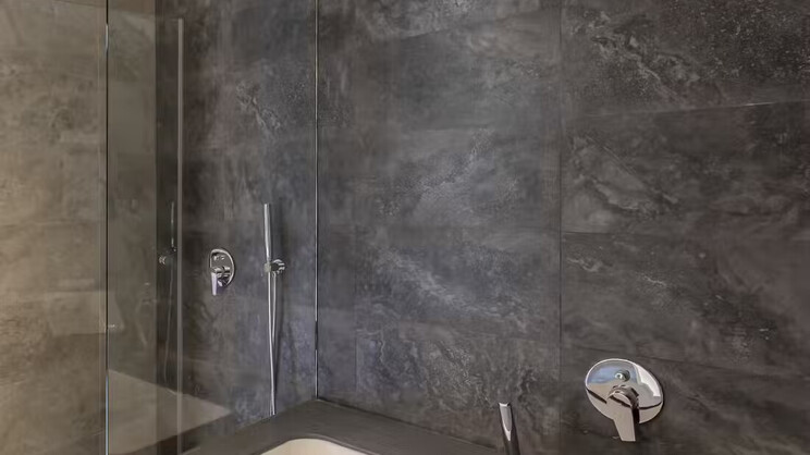 Superior Side Sea View